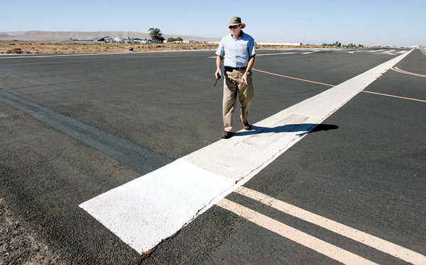 GU4 tracy_airport_runway1
